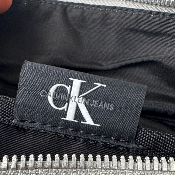 Calvin Klein Jeans Light Gray Belt Bag - Picture 3 of 11